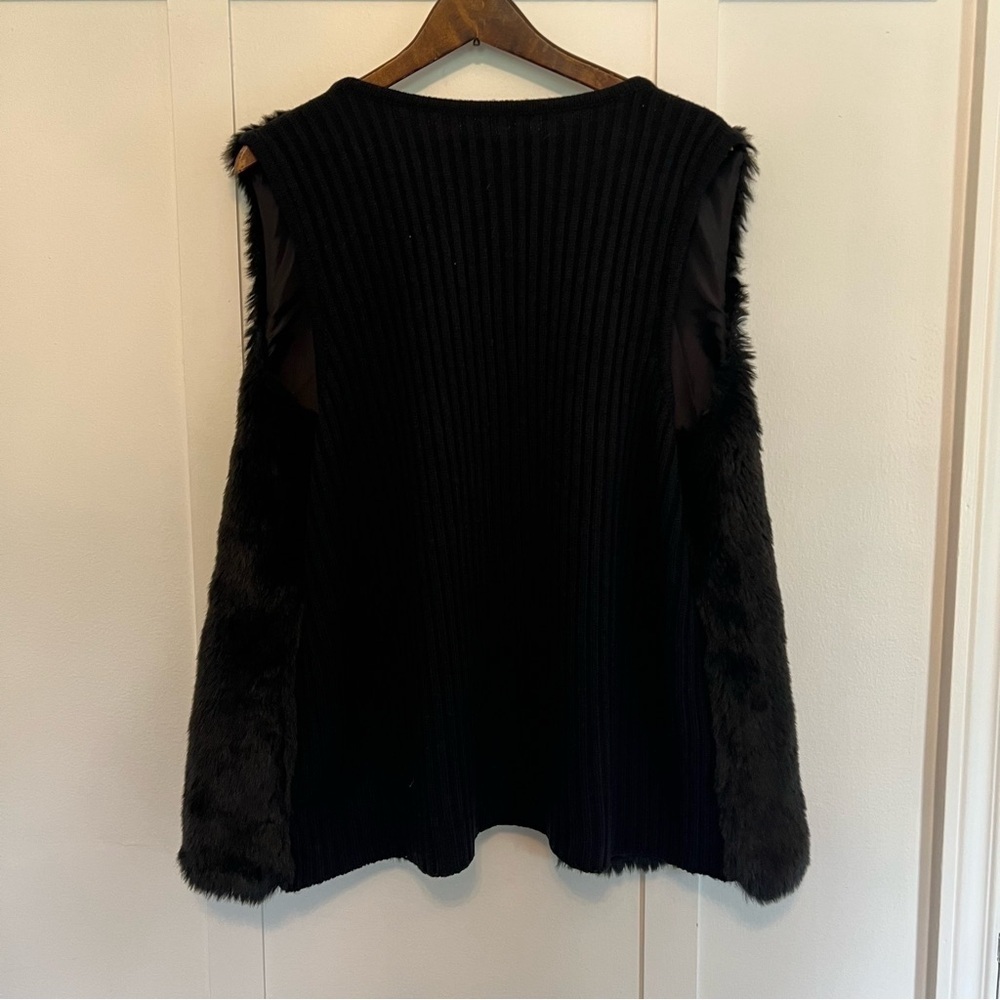 Women’s Large / Extra Large All Black Faux Fur Vest - Picture 6 of 8
